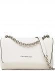 CALVIN KLEIN JEANS sieviešu balta soma pār plecu Sculpted flap chain crossbody