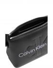 CALVIN KLEIN JEANS  sieviešu melna plecu soma Sculpted camera pouch mono